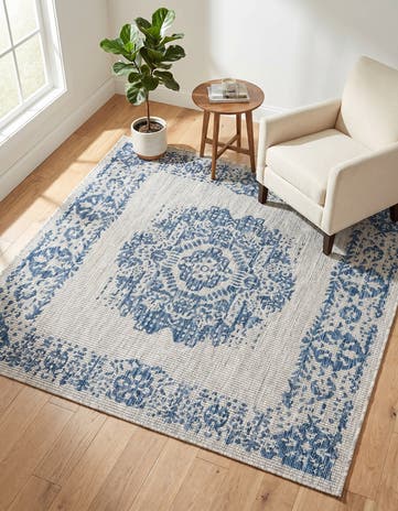 Blue Easy-Clean Traditional Indoor / Outdoor Square Rug