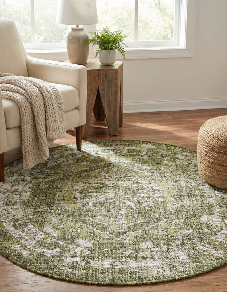 Detail image of 4' x 4' Easy-Clean Traditional Indoor / Outdoor Round Rug