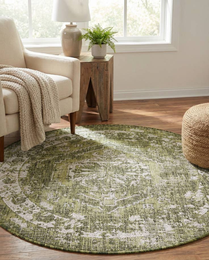 Detail image of 4' x 4' Easy-Clean Traditional Indoor / Outdoor Round Rug