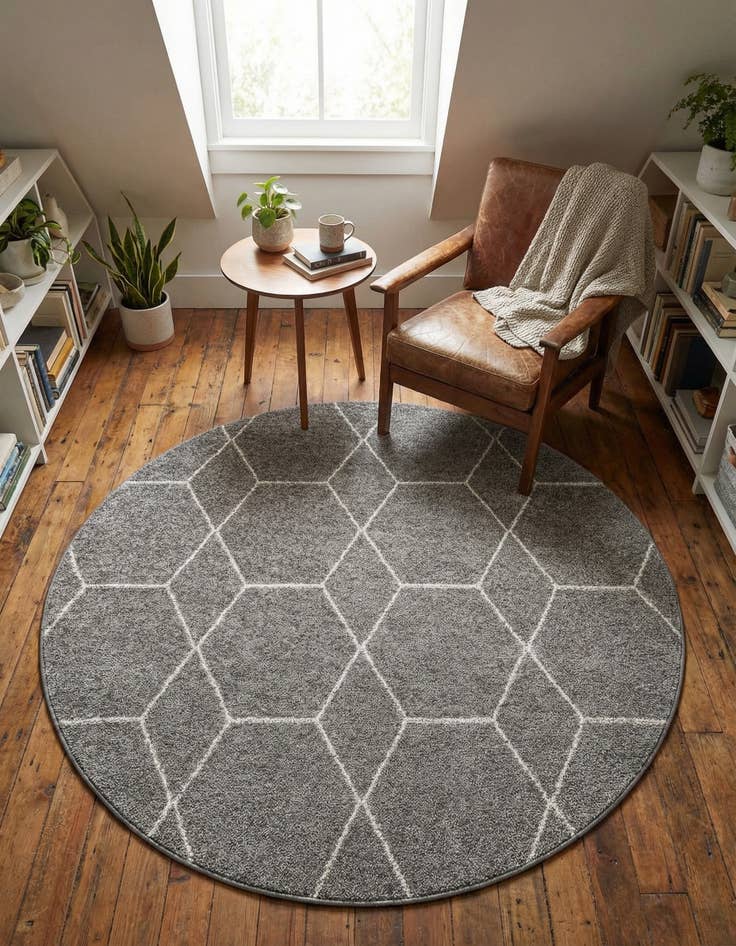 Detail image of 5' 3 x 5' 3 Lattice Frieze Round Rug