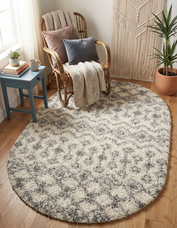 Detail image of 4' x 6' Moroccan Trellis Shag Oval Rug