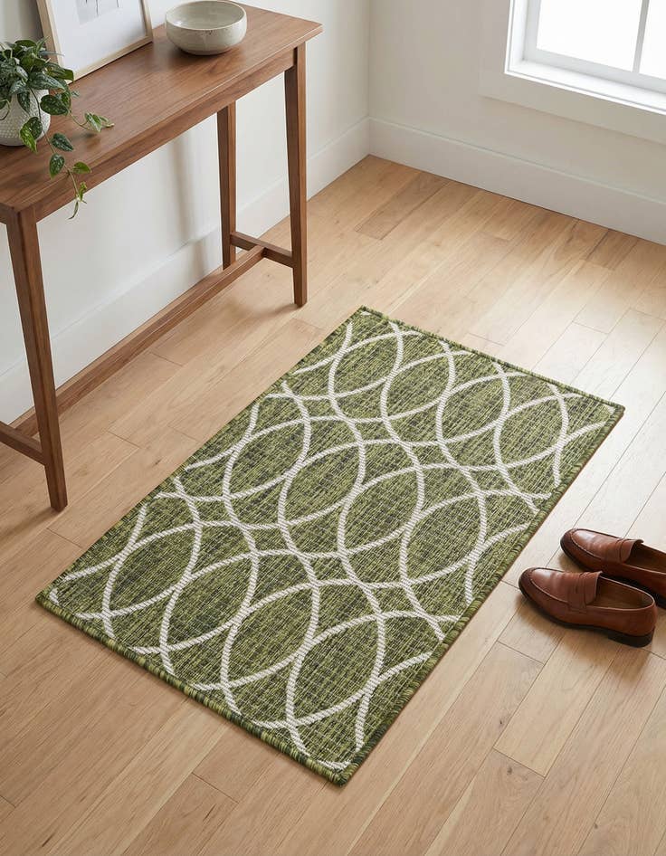 Detail image of 2' x 3' Easy-Clean Trellis Indoor / Outdoor Rug