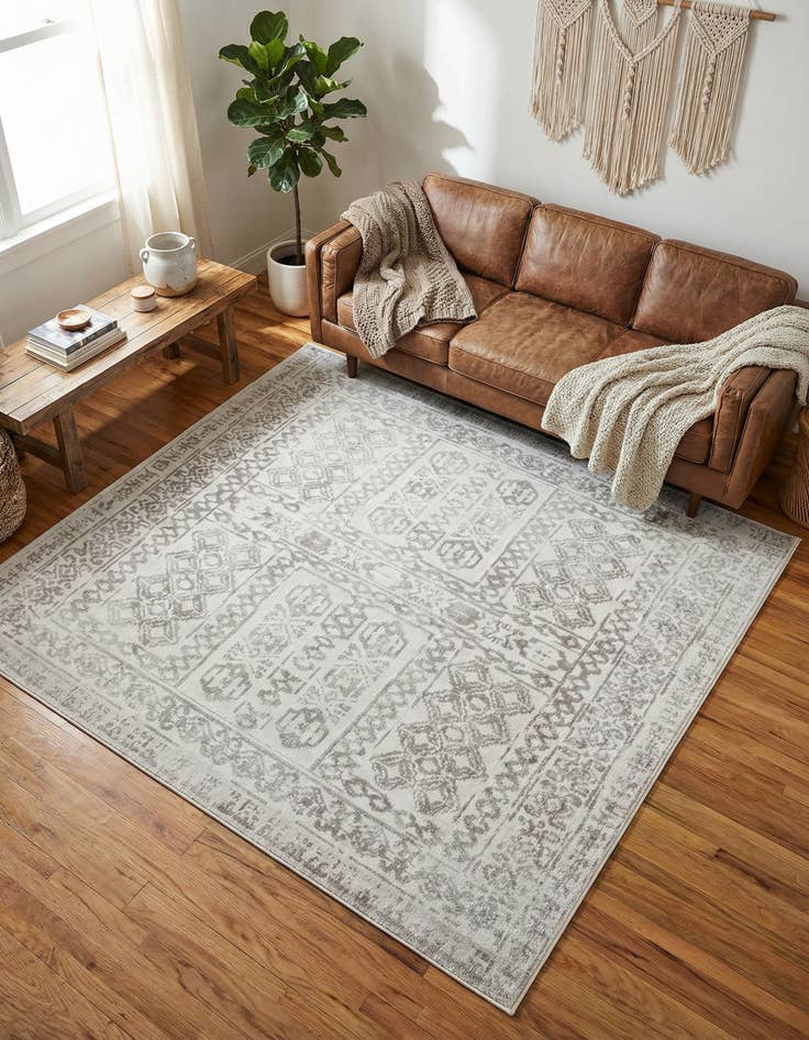 Detail image of 7' 10 x 7' 10 Oxford Square Rug