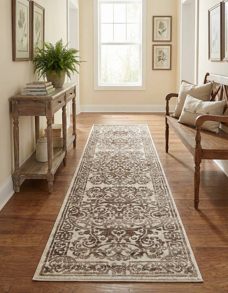 Detail image of 2' 6 x 10' Hermitage Runner Rug