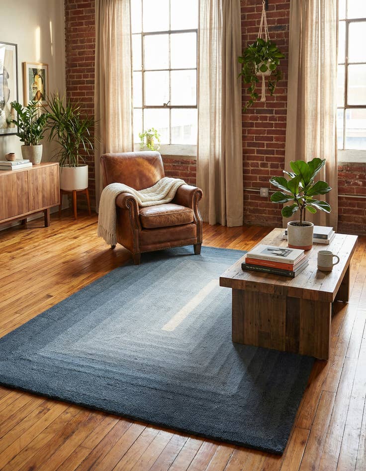 Detail image of 4' 1 x 6' 1 Ombre Wool Rug