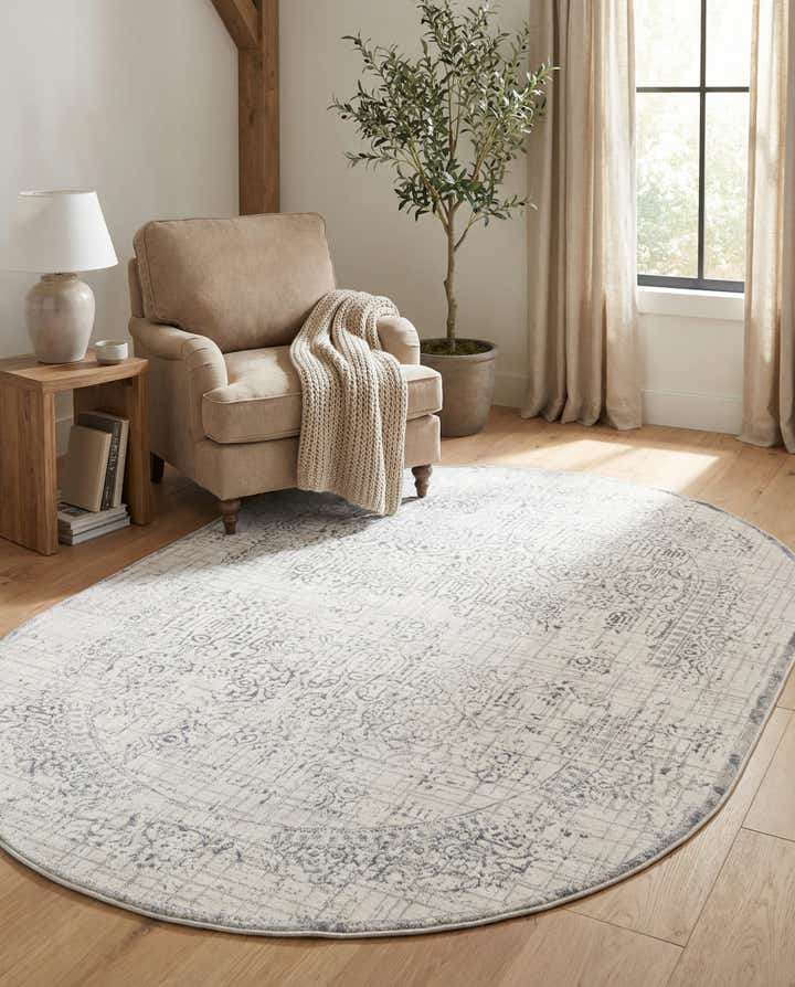5' 3 x 8' Chesterfield Oval Rug