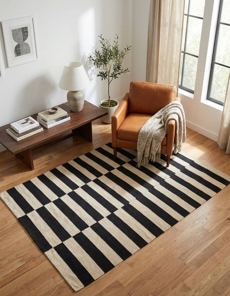 Detail image of 3' 4 x 4' 10 Hand Woven Kilim Modern Wool Rug