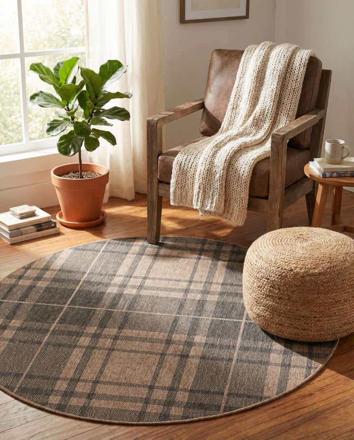 5' 3 x 5' 3 Easy-Clean Checkered Indoor / Outdoor Round Rug