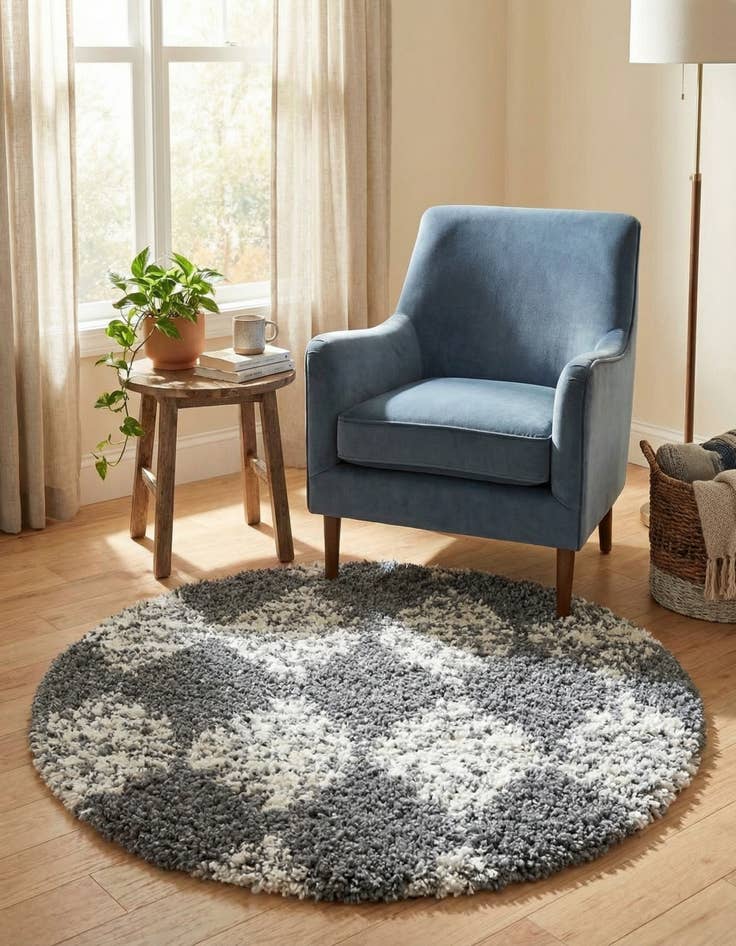 Detail image of 3' 3 x 3' 3 Serenity Shag Round Rug