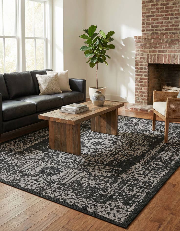 Detail image of 7' 10 x 10' Washable Traditional Indoor / Outdoor Rug