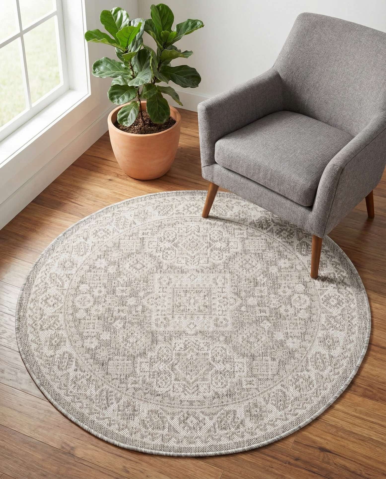 4' x 4' Easy-Clean Aztec Indoor / Outdoor Round Rug