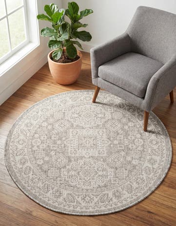 4' x 4' Easy-Clean Aztec Indoor / Outdoor Round Rug
