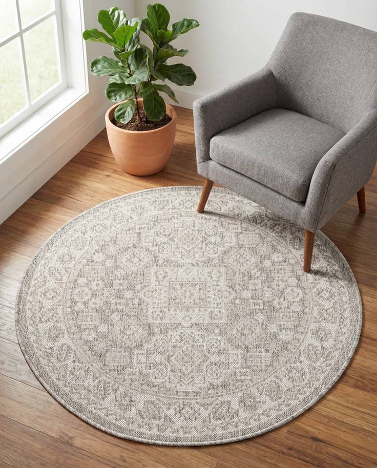 Detail image of 4' x 4' Easy-Clean Aztec Indoor / Outdoor Round Rug