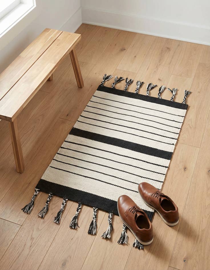 Detail image of 2' x 3' 1 Hand Woven Chindi Cotton Rug