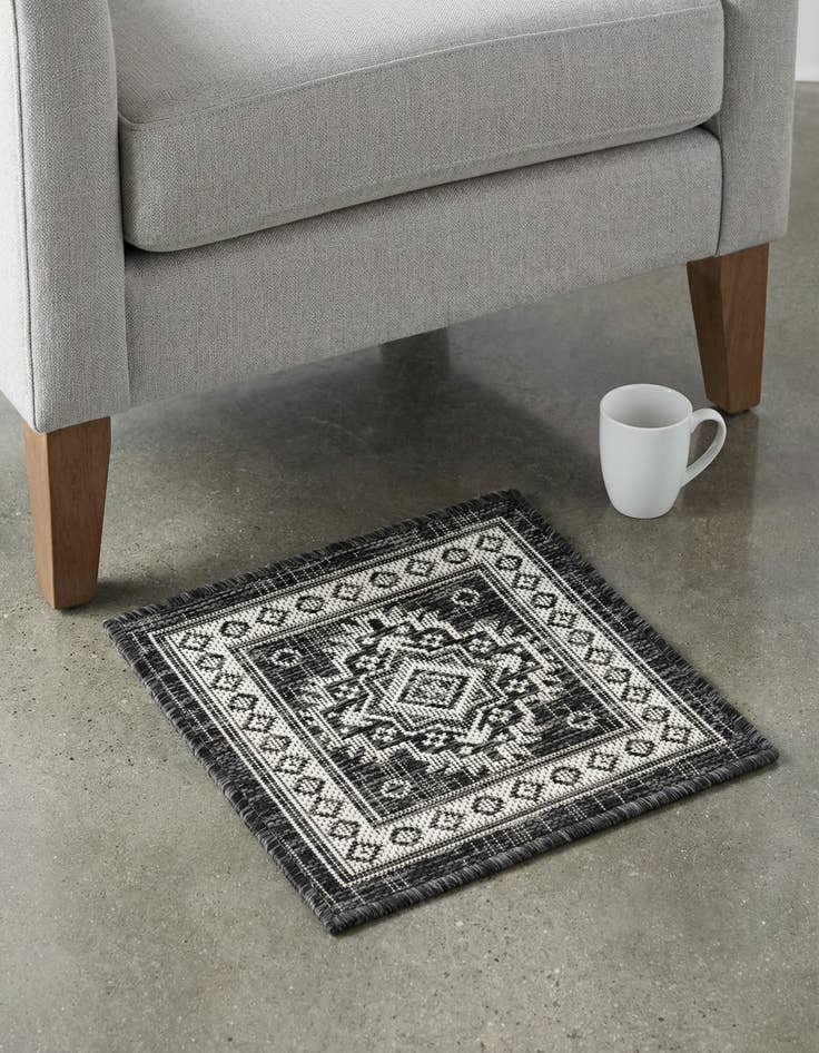 Detail image of 1' 4 x 1' 4 Washable Aztec Indoor / Outdoor Sample Rug