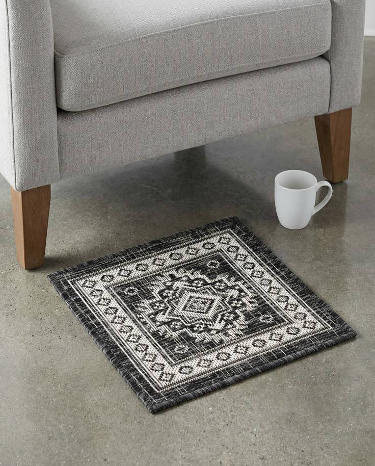 Detail image of 1' 4 x 1' 4 Easy-Clean Aztec Indoor / Outdoor Sample Rug