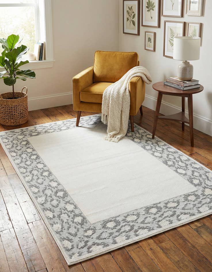 Detail image of 4' x 6' Vince Camuto Rug