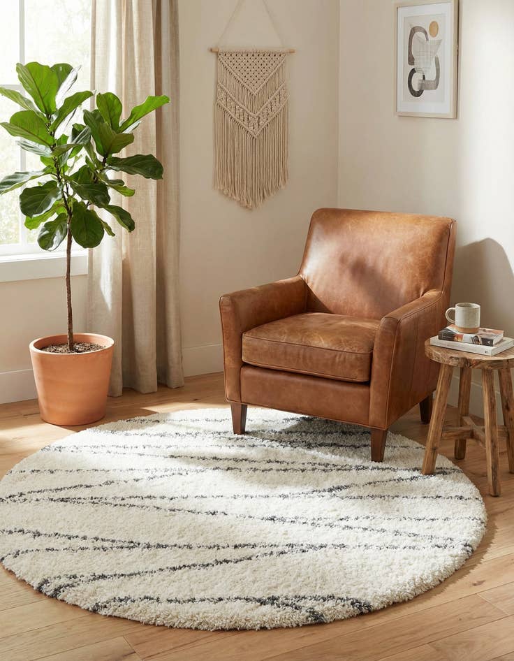 Detail image of 5' 3 x 5' 3 Serenity Shag Round Rug