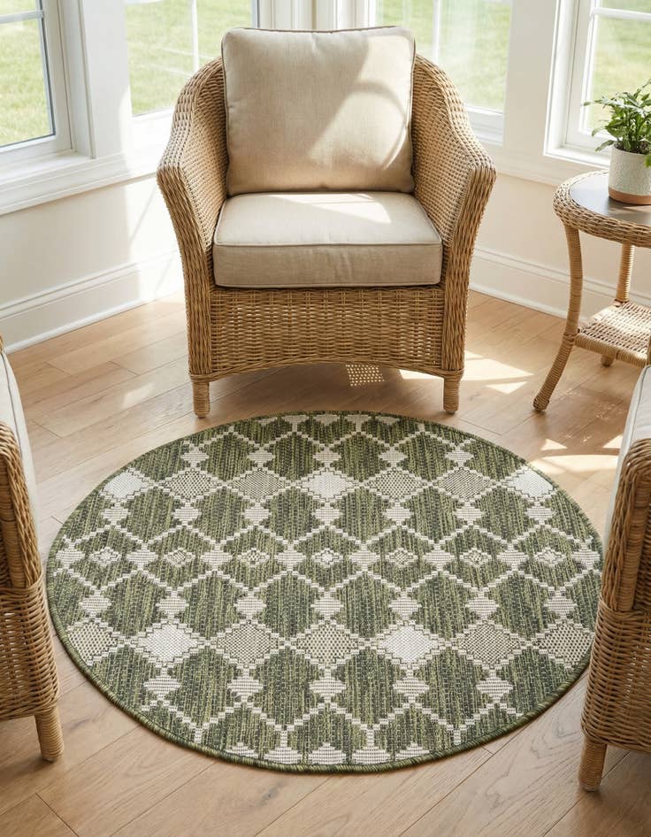 Detail image of 3' x 3' Washable Lattice Indoor / Outdoor Round Rug