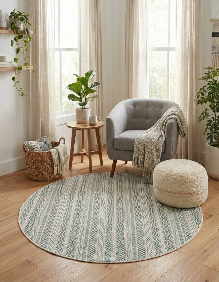 Detail image of 4' x 4'  Washable Striped Indoor / Outdoor Round Rug
