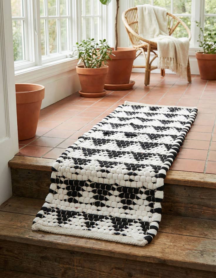 Detail image of 0' 9 x 2' 6  Hand Woven Chindi Jute Stair Rug