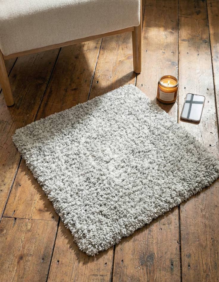 Detail image of 1' 4 x 1' 4 Jill Zarin Shaggy Chic Sample Rug