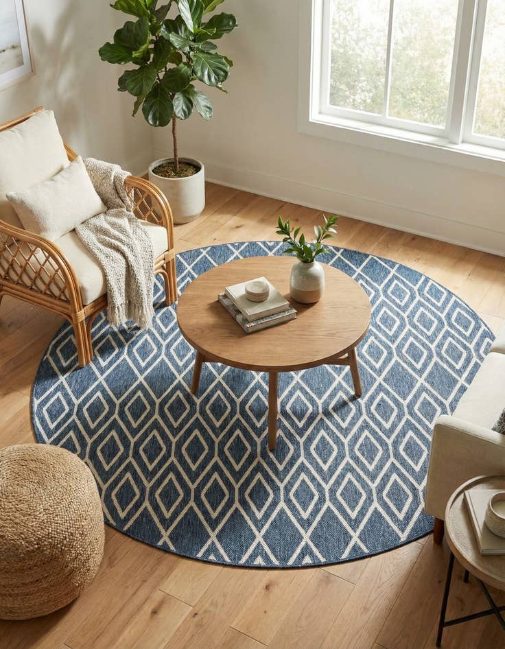 Detail image of 7' x 7' Easy-Clean Jill Zarin Indoor / Outdoor Round Rug