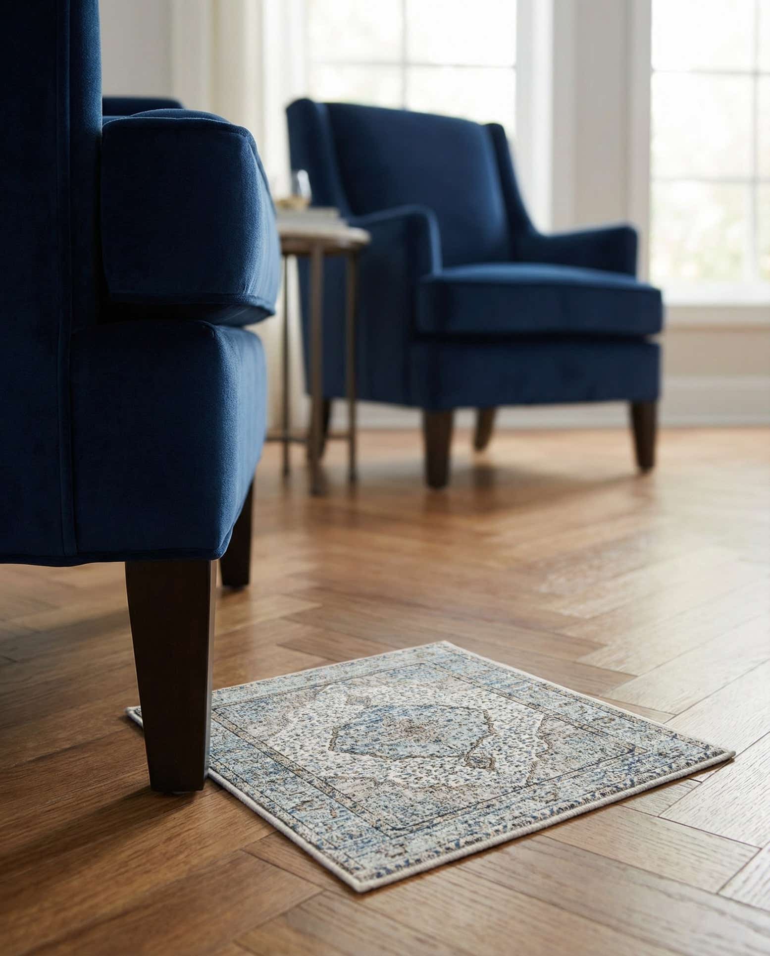 1' 4 x 1' 4 Nyla Sample Rug