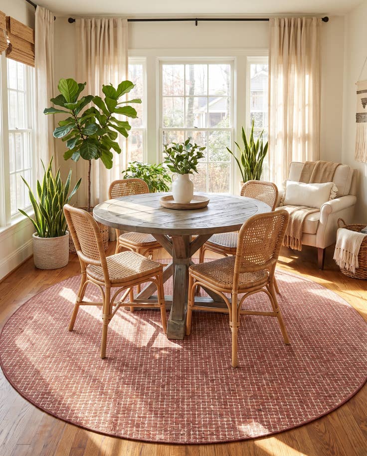 Detail image of 7' 10 x 7' 10 Easy-Clean Checkered Indoor / Outdoor Round Rug
