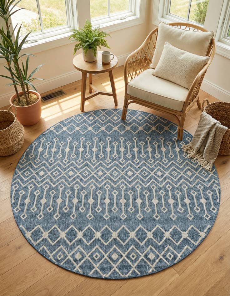 Detail image of 7' 10 x 7' 10 Easy-Clean Trellis Indoor / Outdoor Round Rug