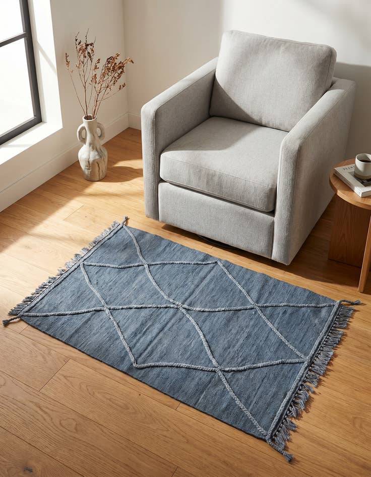 Detail image of 3' 3 x 4' 10 Hand Woven Kilim Modern Wool Rug