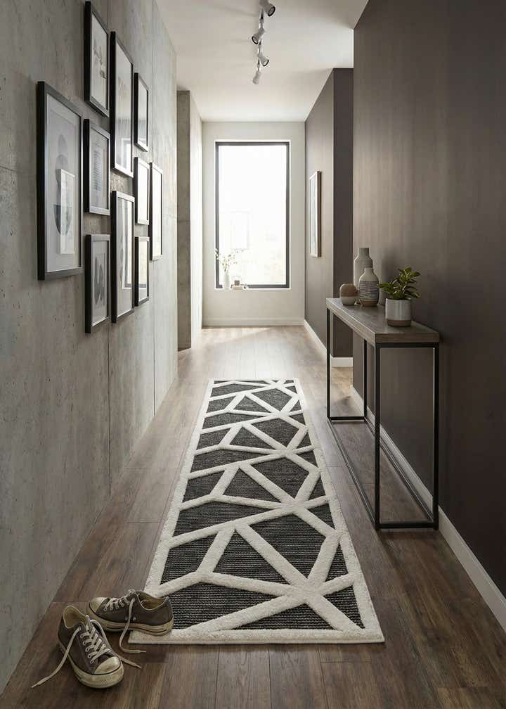2' 7 x 10' Prismatic Runner Rug