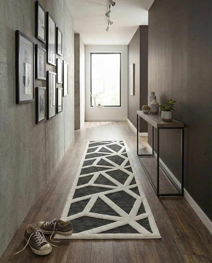 Detail image of 2' 7 x 10' Prismatic Runner Rug