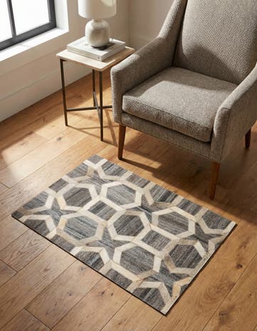 2' 2 x 3' 2 Cowhide Rug