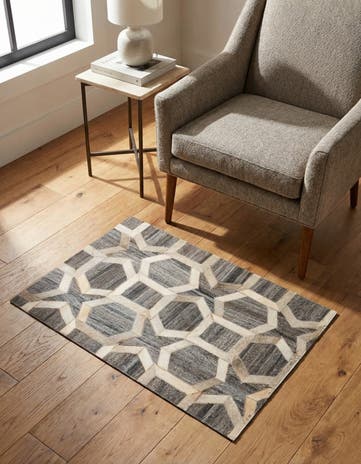 2' 2 x 3' 2 Cowhide Rug