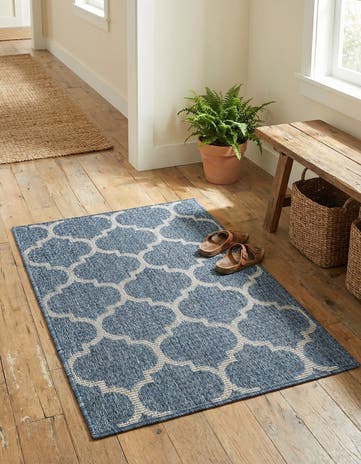 2' x 3' Easy-Clean Lattice Indoor / Outdoor Rug