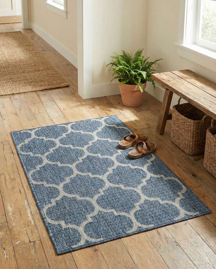 2' x 3' Easy-Clean Lattice Indoor / Outdoor Rug