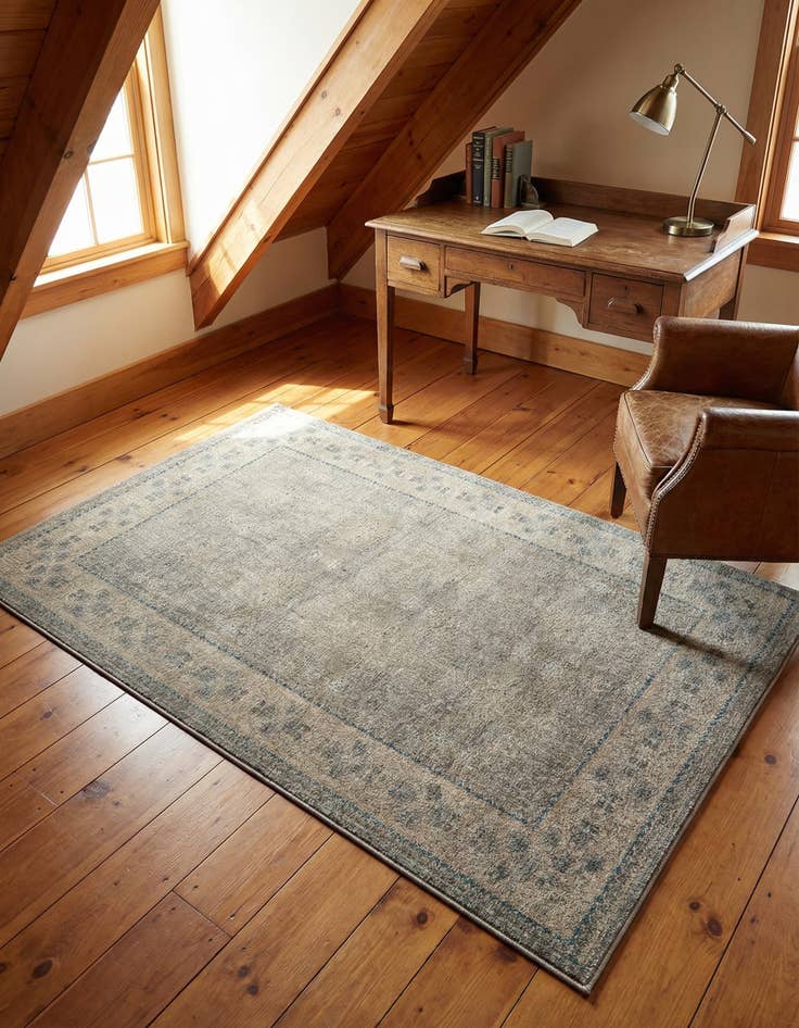 Detail image of 3' 3 x 5' 3 Vienna Rug