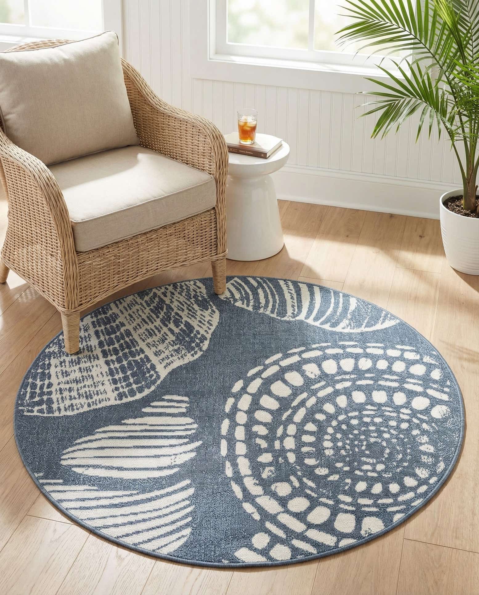 4' x 4' Easy-Clean Coastal Indoor / Outdoor Round Rug