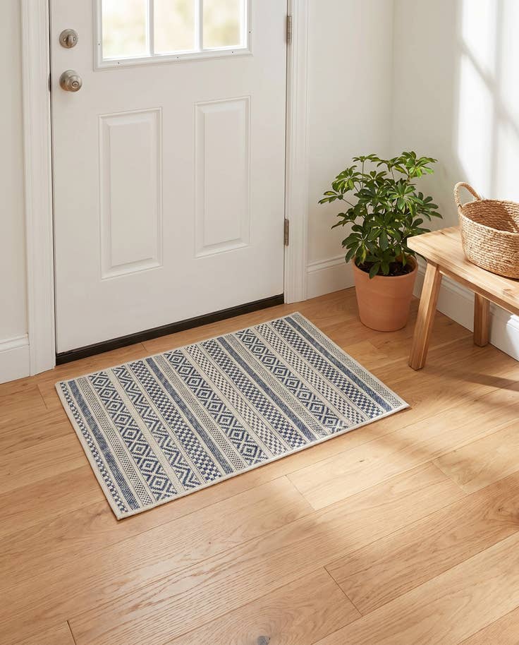 Detail image of 2' x 3' Easy-Clean Ribbon Indoor / Outdoor Rug