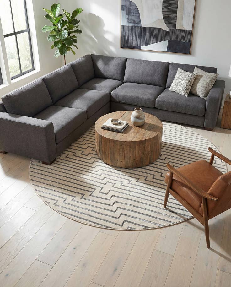 Detail image of 10' x 10' Vogue Geo Round Rug