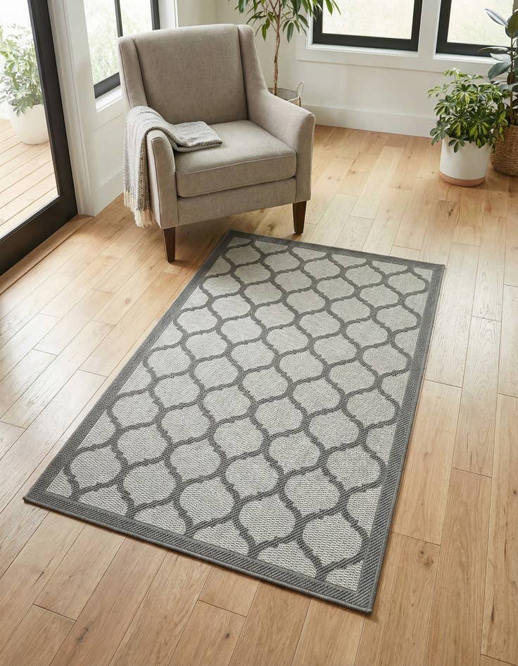 Detail image of 3' 3 x 5' Easy-Clean Trellis Indoor / Outdoor Rug