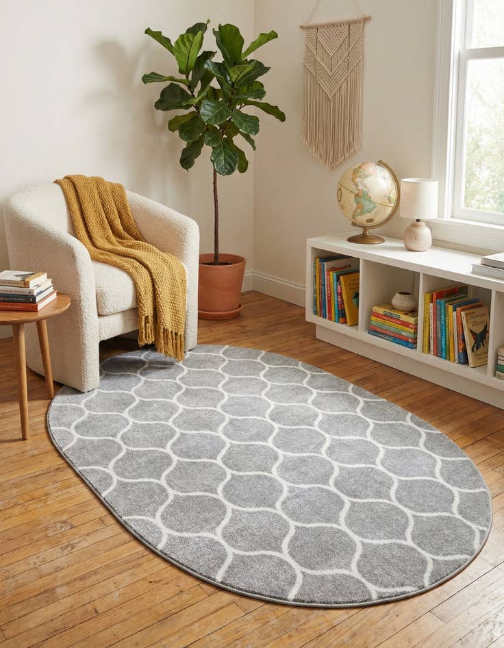 Detail image of 3' x 5' 3 Trellis Frieze Oval Rug