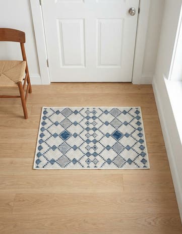 2' x 3' Easy-Clean Lattice Indoor / Outdoor Rug