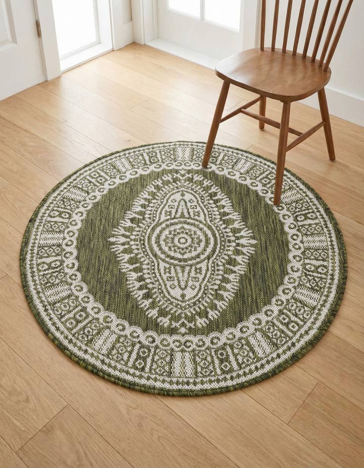 Detail image of 3' x 3' Washable Traditional Indoor / Outdoor Round Rug