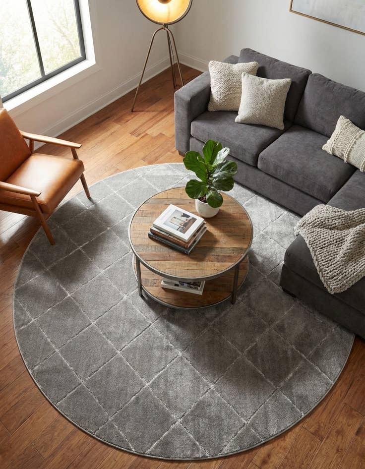 Detail image of 7' 10 x 7' 10 Vogue Geo Round Rug