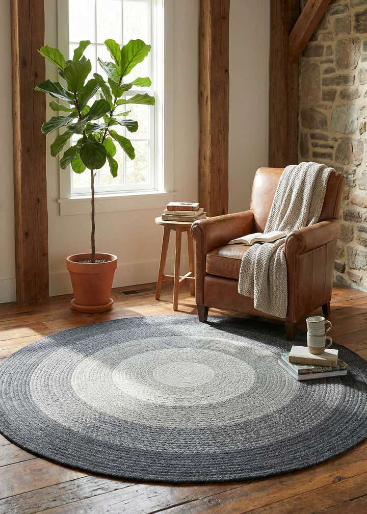 5' 1 x 5' 1 Hand Braided Wool Round Rug