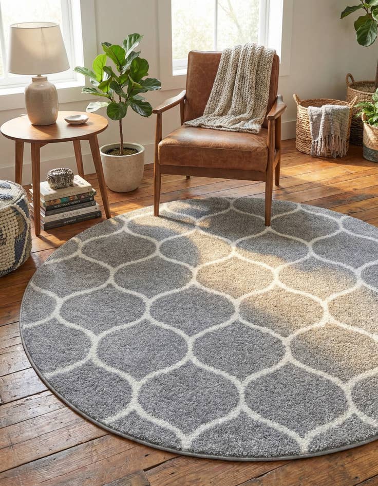 Detail image of 6' x 6' Lattice Frieze Round Rug