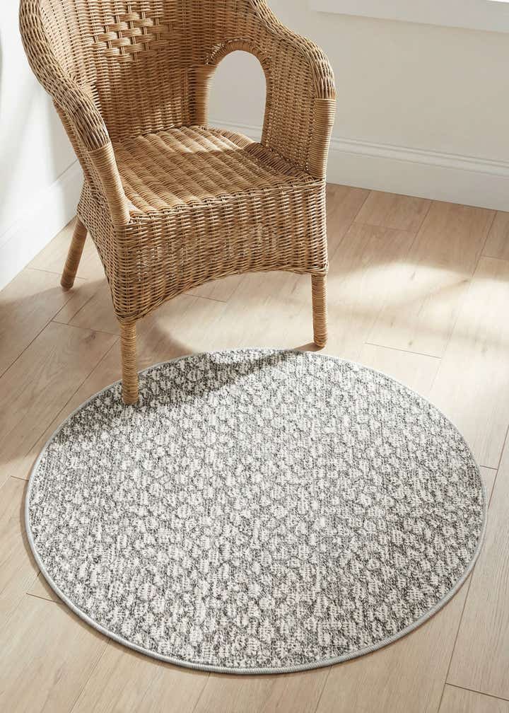 3' 1 x 3' 1 Easy-Clean Safari Indoor / Outdoor Round Rug