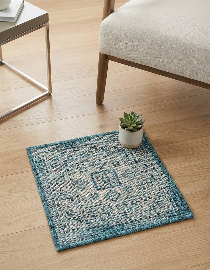Detail image of 1' 4 x 1' 4 Washable Aztec Indoor / Outdoor Sample Rug